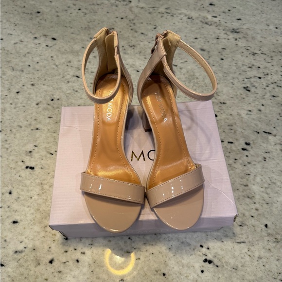 Brand New never worn size 6 nude heel - Picture 1 of 6